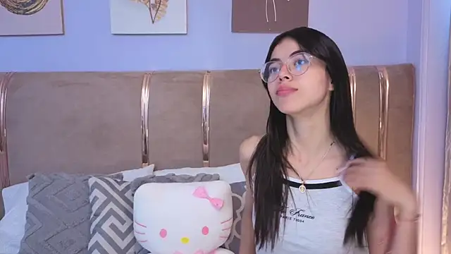 Mia Naive online show from 07/14/26, 12:11