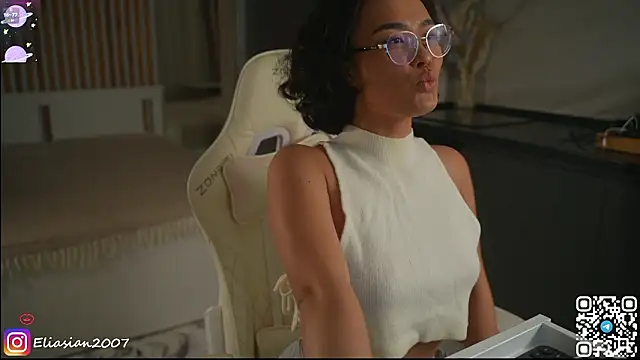 Snapshot of Eliasian chatting on 02/18/26, 03:52 Eliasian online show from 02/18/26, 03:52