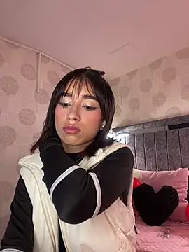 Snapshot of alahia_pink chatting on 02/12/26, 01:11 alahia pink online show from 02/12/26, 01:11