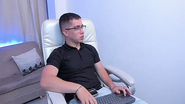 Tommas Jhonson online show from 04/05/26, 03:47