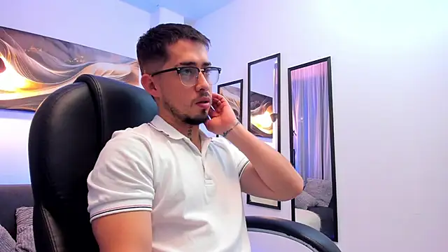 Snapshot of Tommas_Jhonson chatting on 06/19/26, 12:20 Tommas Jhonson online show from 06/19/26, 12:20