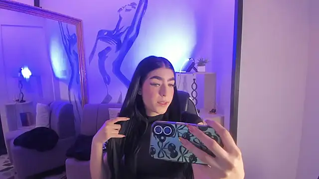 Snapshot of lorraineHunter chatting on 02/10/26, 01:04 lorraineHunter online show from 02/10/26, 01:04