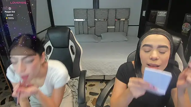 Snapshot of lorraineHunter chatting on 02/16/26, 01:29 lorraineHunter online show from 02/16/26, 01:29