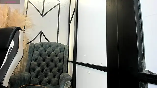 Snapshot of lorraineHunter chatting on 02/17/26, 01:07 lorraineHunter online show from 02/17/26, 01:07