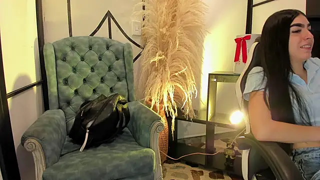 Snapshot of lorraineHunter chatting on 02/18/26, 12:56 lorraineHunter online show from 02/18/26, 12:56