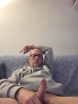 pareja47 online show from 02/23/26, 08:44