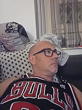 Snapshot of pareja47 chatting on 06/13/26, 08:18 pareja47 online show from 06/13/26, 08:18