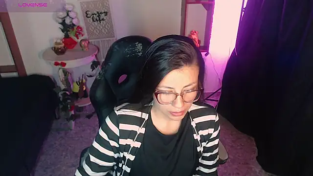 QueenRose94 online show from 04/06/26, 11:22