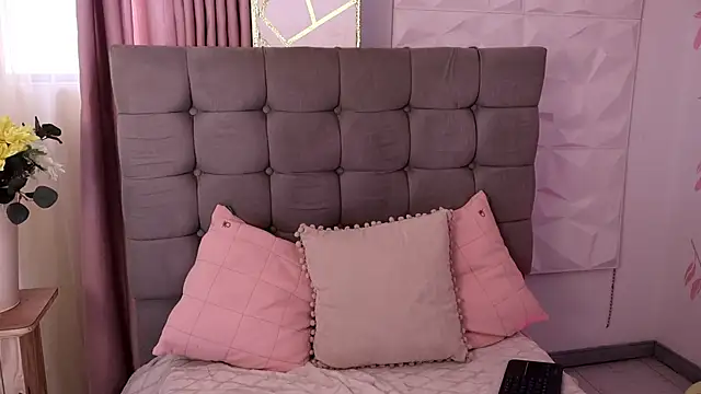 Snapshot of EmmaClark__ chatting on 02/09/26, 08:02 EmmaClark online show from 02/09/26, 08:02