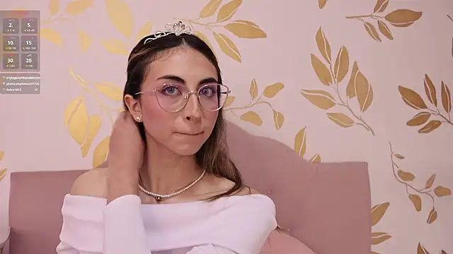 Snapshot of EmmaClark__ chatting on 03/04/26, 10:05 EmmaClark online show from 03/04/26, 10:05