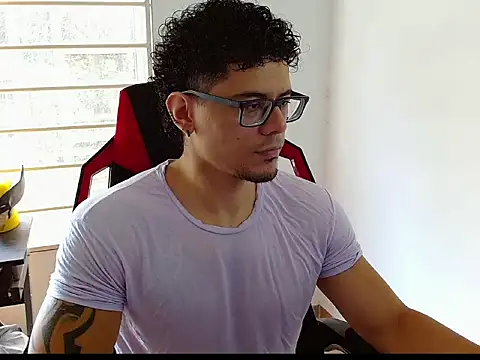 Snapshot of Logan0626 chatting on 02/19/26, 06:26 Logan0626 online show from 02/19/26, 06:26