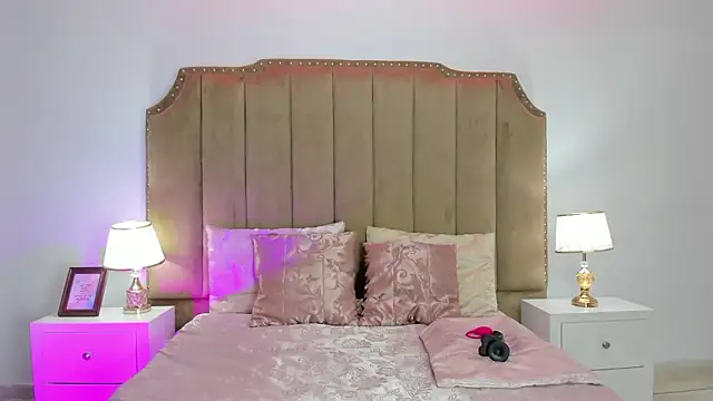 Alessiia Moon online show from 03/13/26, 01:18