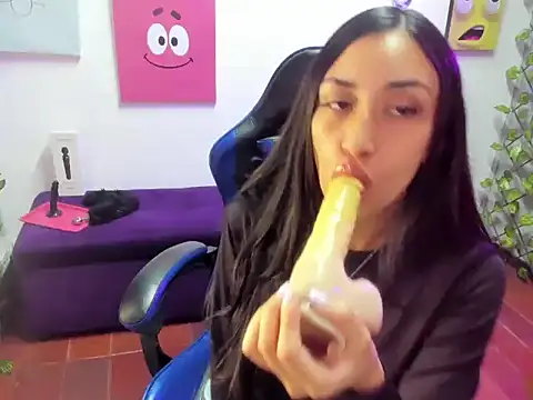 Snapshot of TiffanyDream8 chatting on 03/03/26, 09:42 TiffanyDream8 online show from 03/03/26, 09:42