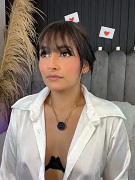 Snapshot of Nanda_vixen_ chatting on 02/15/26, 09:00 Nanda vixen online show from 02/15/26, 09:00