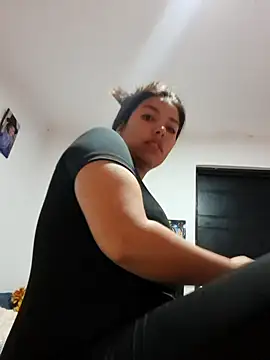 Snapshot of Ariana_Castillo__ chatting on 02/14/26, 12:13 Ariana Castillo online show from 02/14/26, 12:13