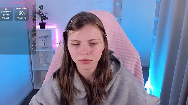 Snapshot of LesleySky chatting on 02/24/26, 04:27 LesleySky online show from 02/24/26, 04:27