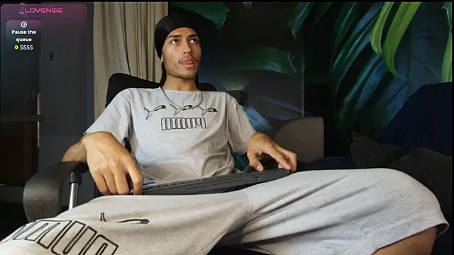 Snapshot of ItsZairen chatting on 02/10/26, 03:54 ItsZairen online show from 02/10/26, 03:54