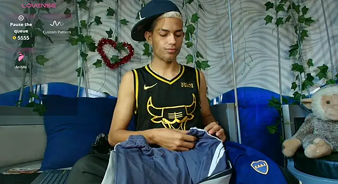 Snapshot of ItsZairen chatting on 02/25/26, 03:16 ItsZairen online show from 02/25/26, 03:16