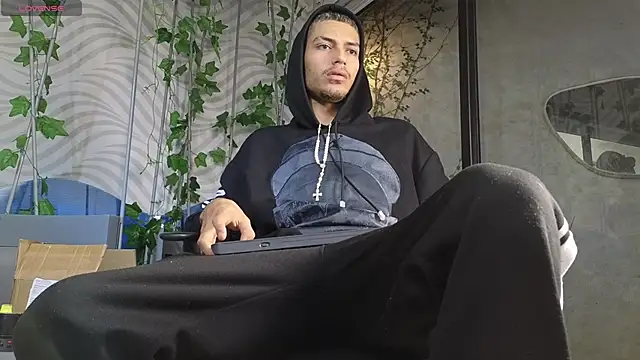ItsZairen online show from 06/12/26, 03:27