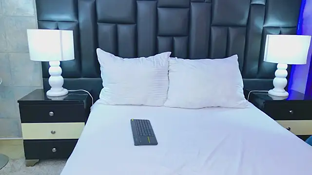 LaurenHazell online show from 04/08/26, 03:28