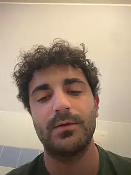 Snapshot of elia2711 chatting on 02/17/26, 04:57 elia2711 online show from 02/17/26, 04:57