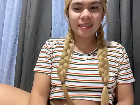 Snapshot of Mooree_naba chatting on 07/19/26, 01:04 Mooree naba online show from 07/19/26, 01:04