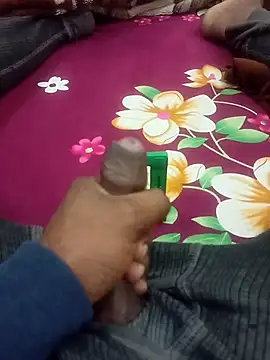 Snapshot of Daddyishere_19 chatting on 02/26/26, 01:37 Daddyishere 19 online show from 02/26/26, 01:37