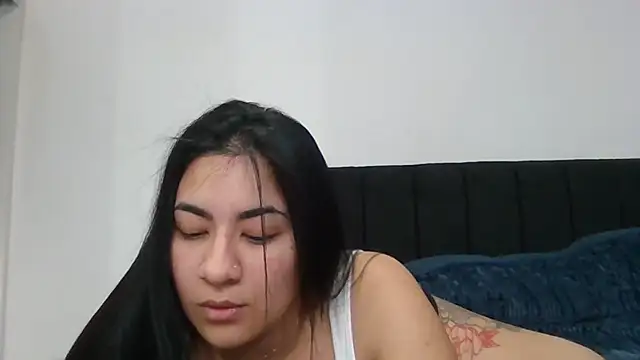 Snapshot of Agusgold22 chatting on 05/15/26, 01:51 Agusgold22 online show from 05/15/26, 01:51
