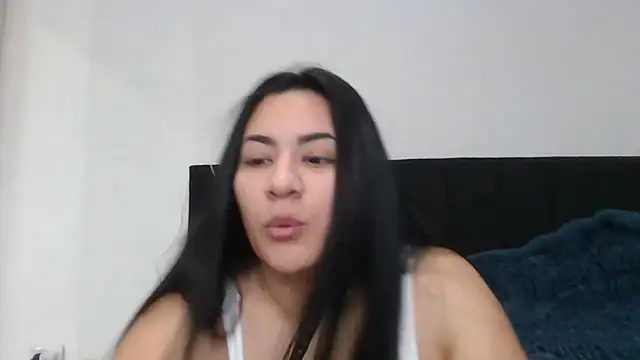 Snapshot of Agusgold22 chatting on 06/10/26, 01:32 Agusgold22 online show from 06/10/26, 01:32