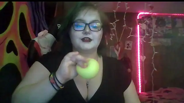 Snapshot of thatskarma chatting on 02/11/26, 05:34 thatskarma online show from 02/11/26, 05:34