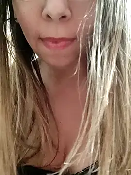 Snapshot of miel02 chatting on 02/27/26, 02:00 miel02 online show from 02/27/26, 02:00