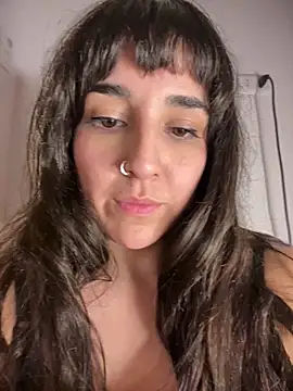 Snapshot of Latinaelisa chatting on 06/27/26, 04:50 Latinaelisa online show from 06/27/26, 04:50