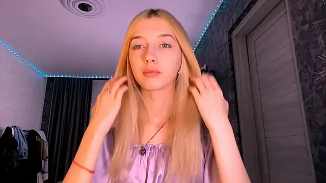 Snapshot of TaliCaan chatting on 02/15/26, 12:03 TaliCaan online show from 02/15/26, 12:03