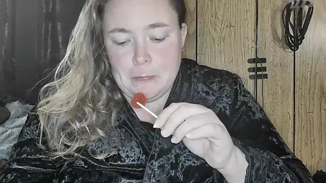 Snapshot of ladylynn13 chatting on 03/02/26, 11:00 ladylynn13 online show from 03/02/26, 11:00