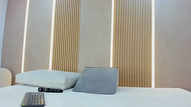 eva lain online show from 04/06/26, 01:45