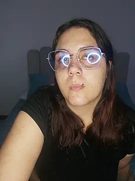 Snapshot of its_lauu_ chatting on 05/15/26, 06:42 its lauu online show from 05/15/26, 06:42