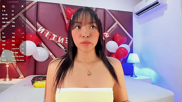 Snapshot of ValeriaRey chatting on 02/13/26, 04:58 ValeriaRey online show from 02/13/26, 04:58