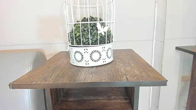 luna bradley  online show from 04/17/26, 12:41