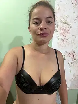 Snapshot of AriBeautiful chatting on 02/21/26, 05:30 AriBeautiful online show from 02/21/26, 05:30