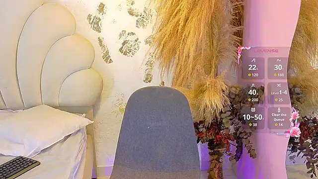 Snapshot of sabrina_lafaux_cr chatting on 02/27/26, 07:47 sabrina lafaux cr online show from 02/27/26, 07:47