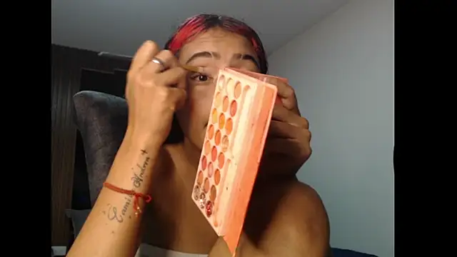 Snapshot of britan69 chatting on 02/12/26, 01:44 britan69 online show from 02/12/26, 01:44