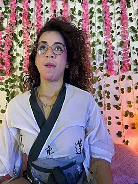 Woo isDaphne online show from 02/16/26, 11:56