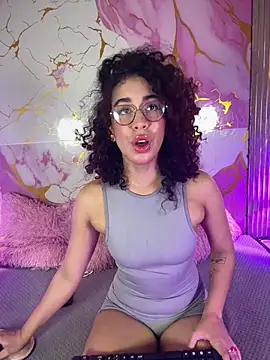 Woo isDaphne online show from 04/13/26, 10:59