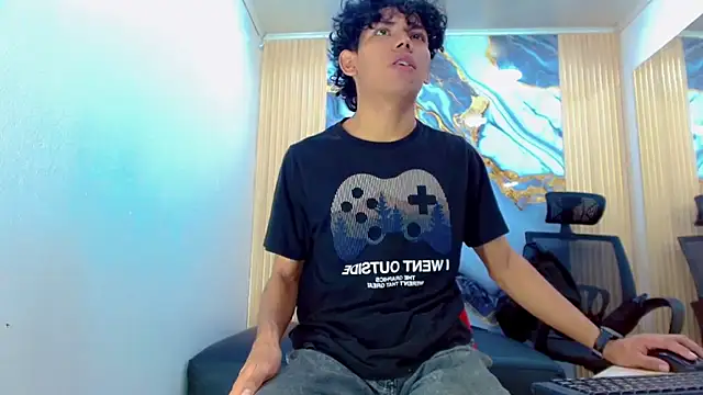 Snapshot of DaviidBuckx_ chatting on 02/17/26, 02:19 DaviidBuckx online show from 02/17/26, 02:19