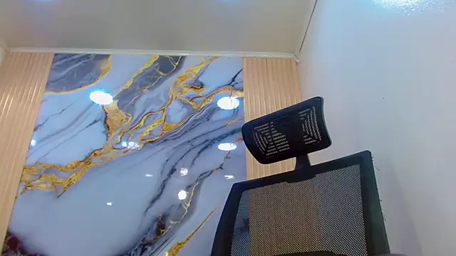 Snapshot of DaviidBuckx_ chatting on 02/25/26, 02:10 DaviidBuckx online show from 02/25/26, 02:10