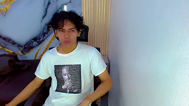 Snapshot of DaviidBuckx_ chatting on 02/26/26, 02:32 DaviidBuckx online show from 02/26/26, 02:32