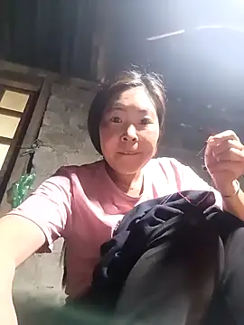 Snapshot of Yiyoongg chatting on 02/08/26, 04:05 Yiyoongg online show from 02/08/26, 04:05