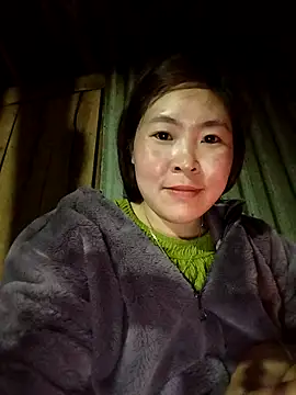 Snapshot of Yiyoongg chatting on 02/22/26, 12:58 Yiyoongg online show from 02/22/26, 12:58