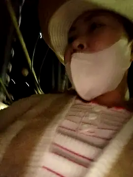 Yiyoongg online show from 04/11/26, 01:21