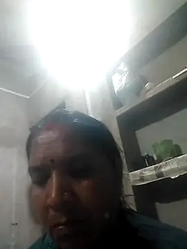 Snapshot of Loomaraj chatting on 02/16/26, 08:27 Loomaraj online show from 02/16/26, 08:27